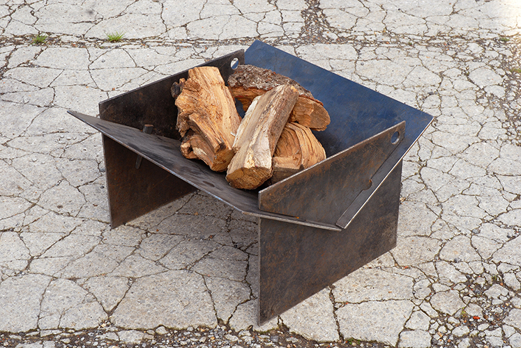 Tecton collapsible fire pit for camping, assemble and fire up the logs!